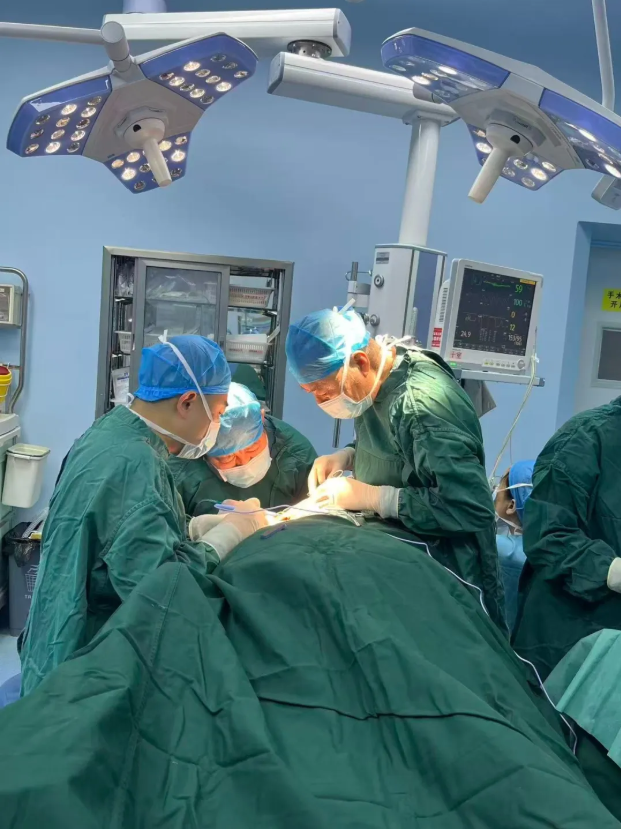 西安凤城医院耳鼻咽喉头颈外科腮腺肿瘤手术成功突破“隐藏切口+精准分离”