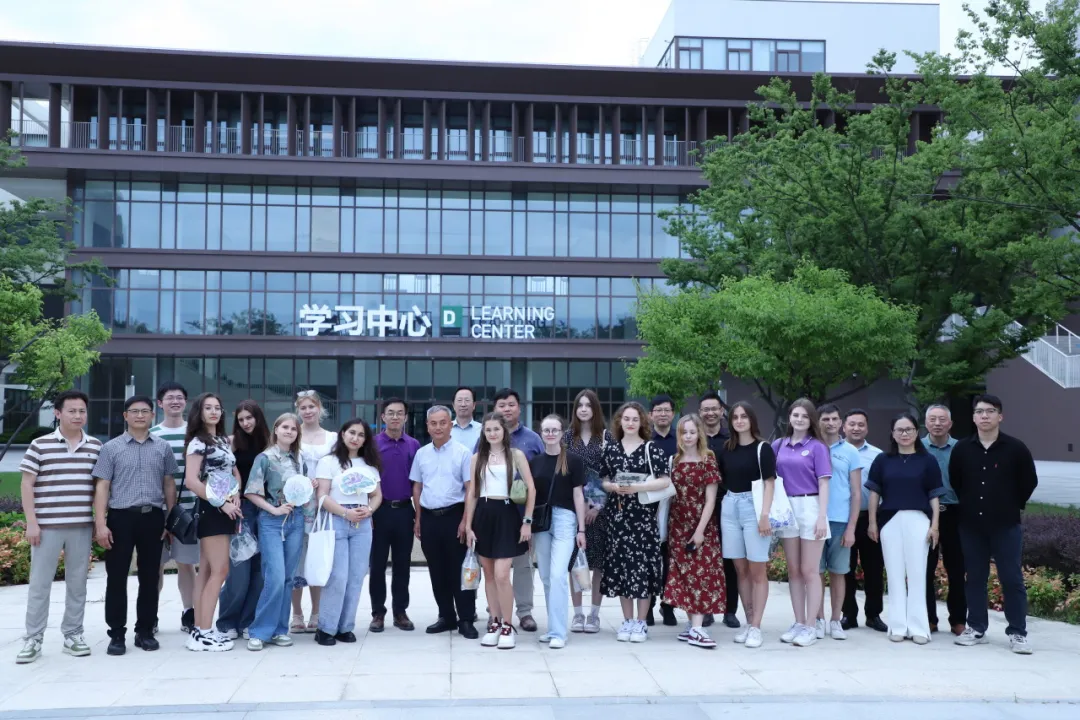 昆山市巴城高级中学与俄中中心共同举行合作签约仪式