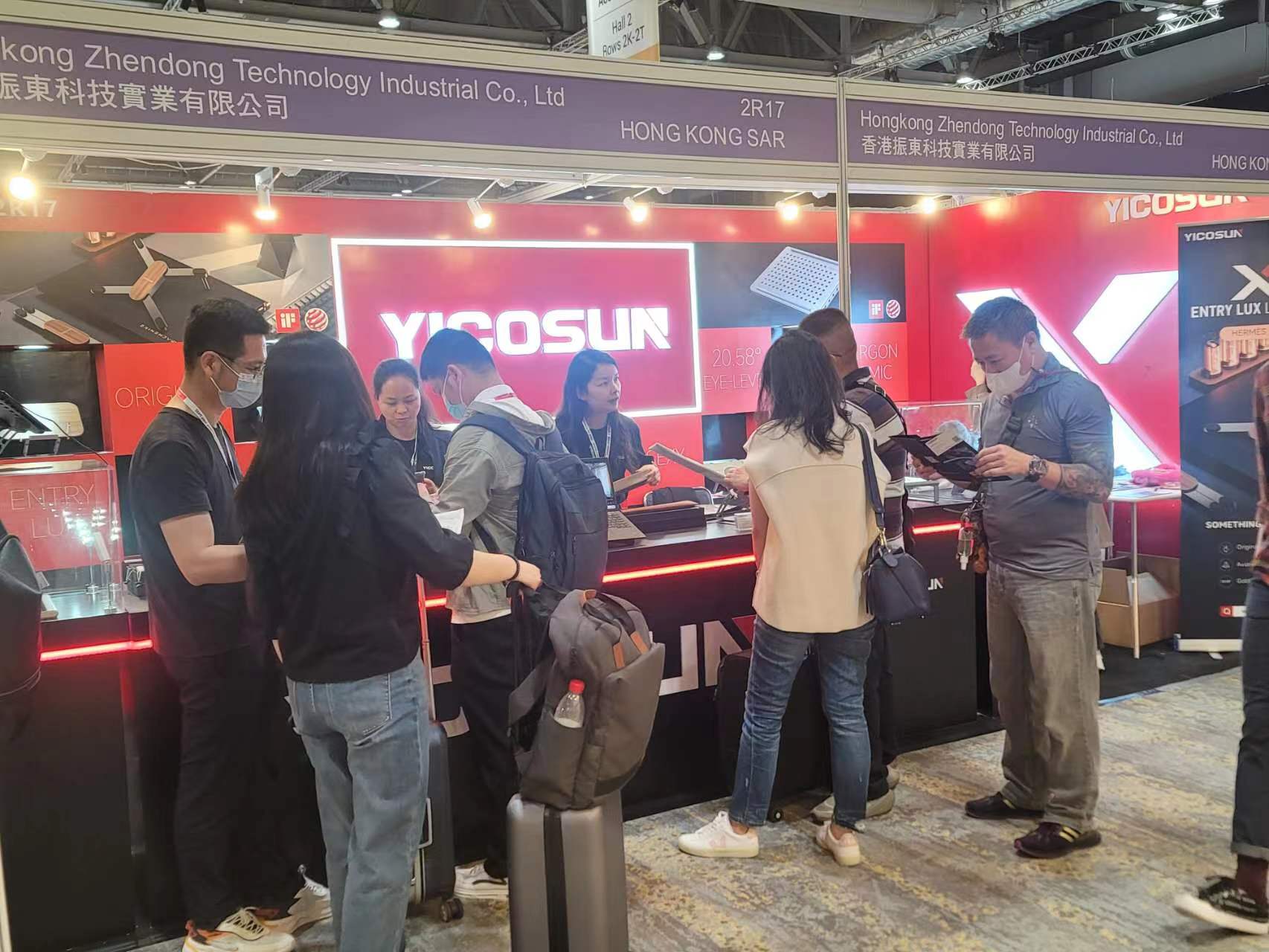 YICOSUN新品X1笔记本支架首秀香港环球资源展会，好评如潮！