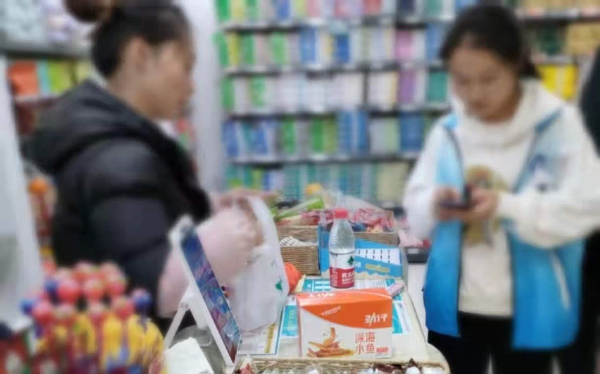 征服Z世代味蕾,卤味零食领军品牌劲仔小鱼风靡高校
