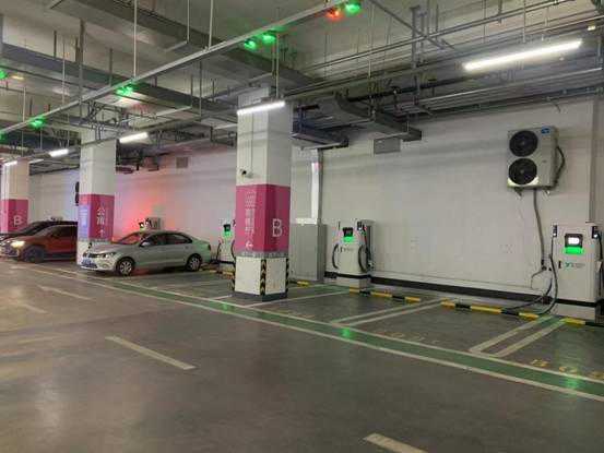 新能源一站式充换电服务中心小豹充充目的地充电为车主提供了极大的便利
